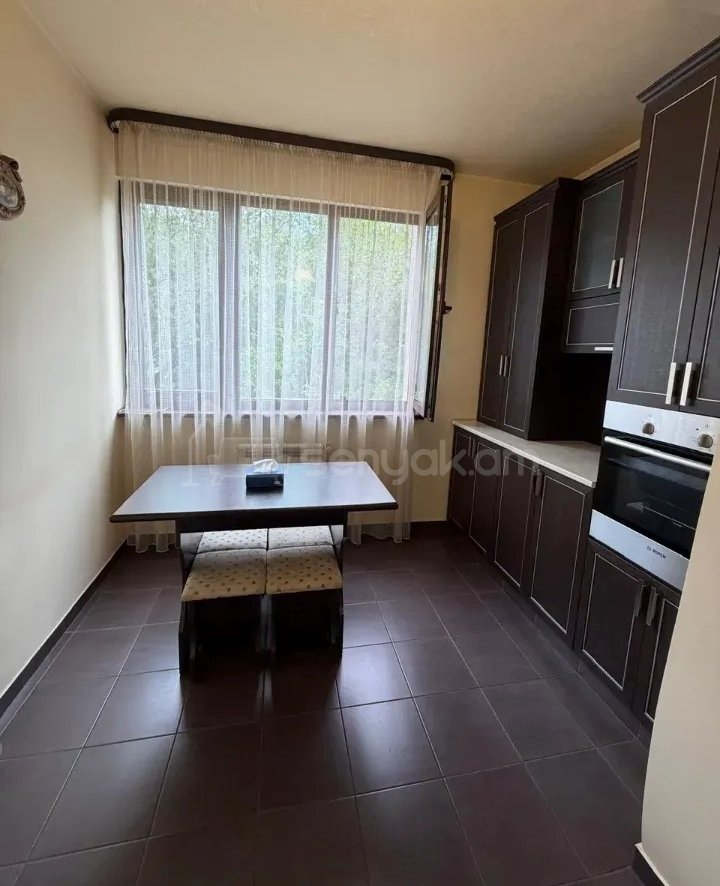 2 Սենյականոց Բնակարան Քարե Շենքում, 57քմ, 3/5 հարկ, Կապիտալ Վերանորոգված