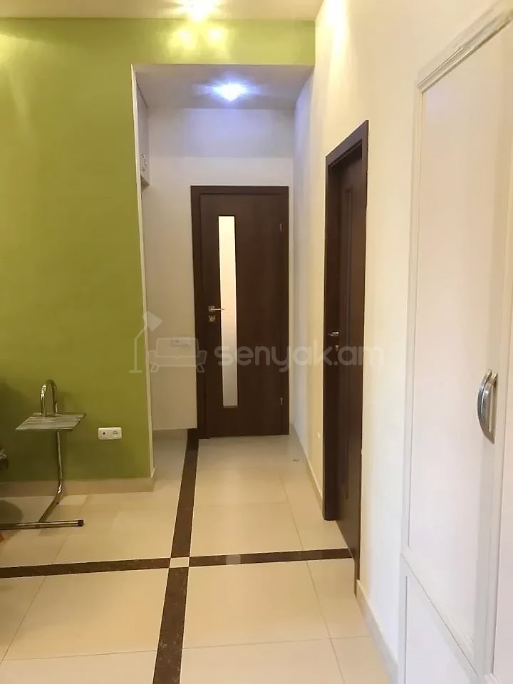 3 Սենյականոց Բնակարան Քարե Շենքում, 75քմ, 2/4 հարկ, Կապիտալ Վերանորոգված