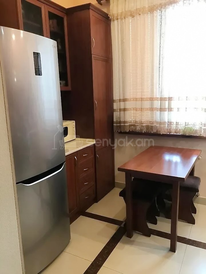 3 Սենյականոց Բնակարան Քարե Շենքում, 75քմ, 2/4 հարկ, Կապիտալ Վերանորոգված