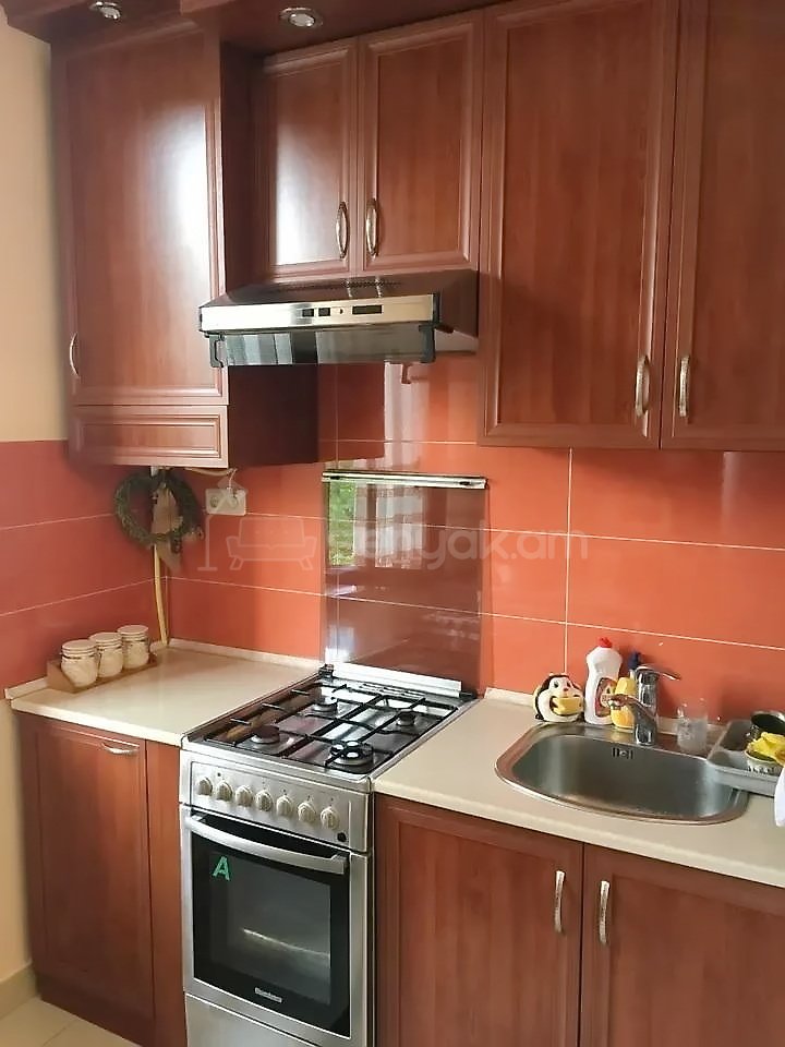 3 Սենյականոց Բնակարան Քարե Շենքում, 75քմ, 2/4 հարկ, Կապիտալ Վերանորոգված
