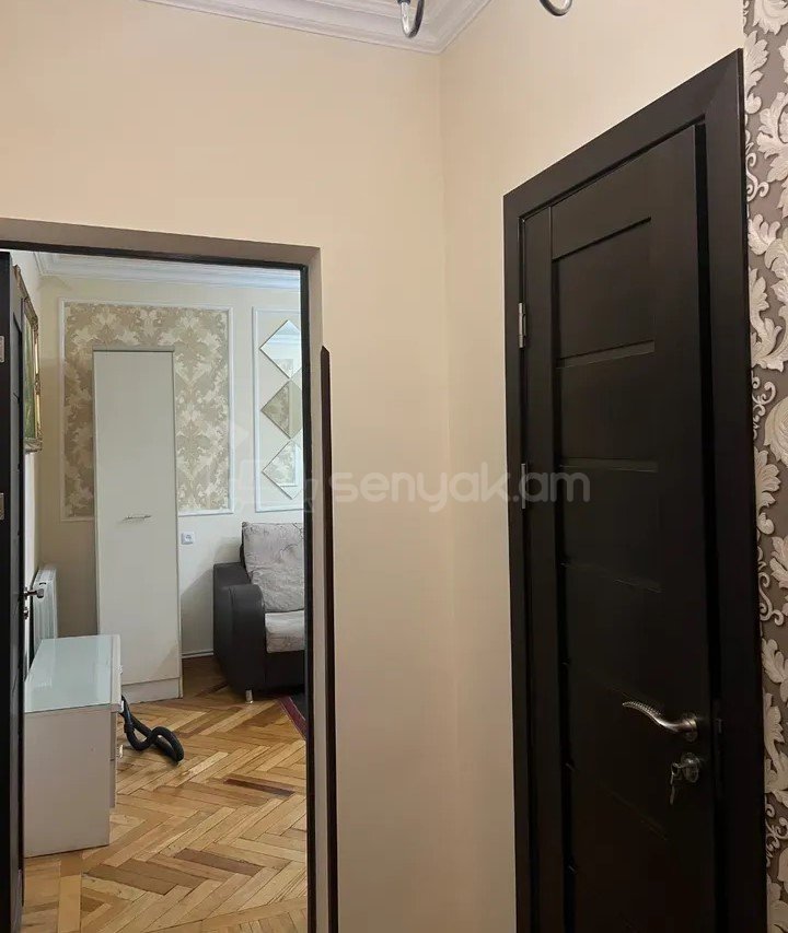 1 Սենյականոց Բնակարան Քարե Շենքում, 44քմ, 4/5 հարկ, Դիզայներական Վերանորոգված