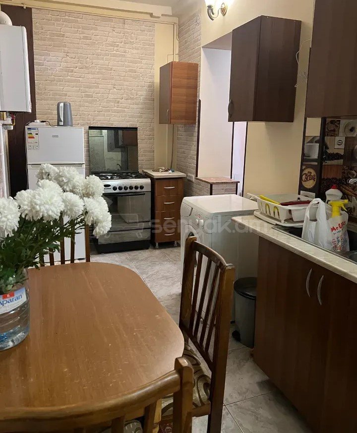 1 Սենյականոց Բնակարան Քարե Շենքում, 44քմ, 4/5 հարկ, Դիզայներական Վերանորոգված