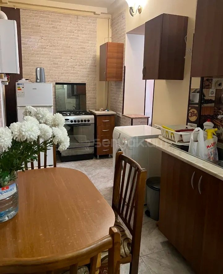 1 Սենյականոց Բնակարան Քարե Շենքում, 44քմ, 4/5 հարկ, Կապիտալ Վերանորոգված