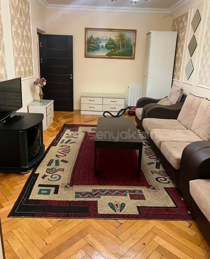 1 Սենյականոց Բնակարան Քարե Շենքում, 44քմ, 4/5 հարկ, Կապիտալ Վերանորոգված