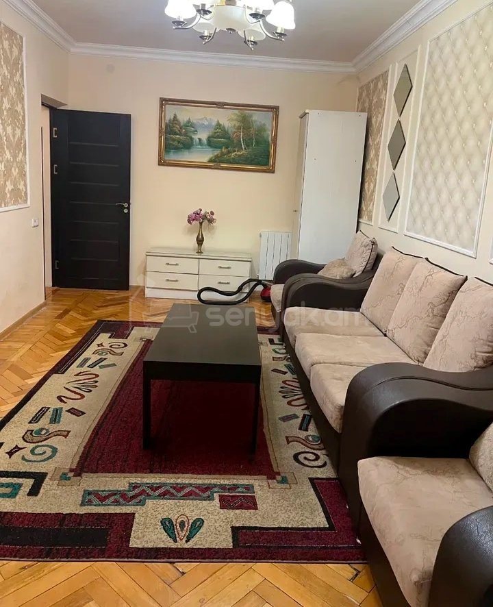 1 Սենյականոց Բնակարան Քարե Շենքում, 44քմ, 4/5 հարկ, Կապիտալ Վերանորոգված