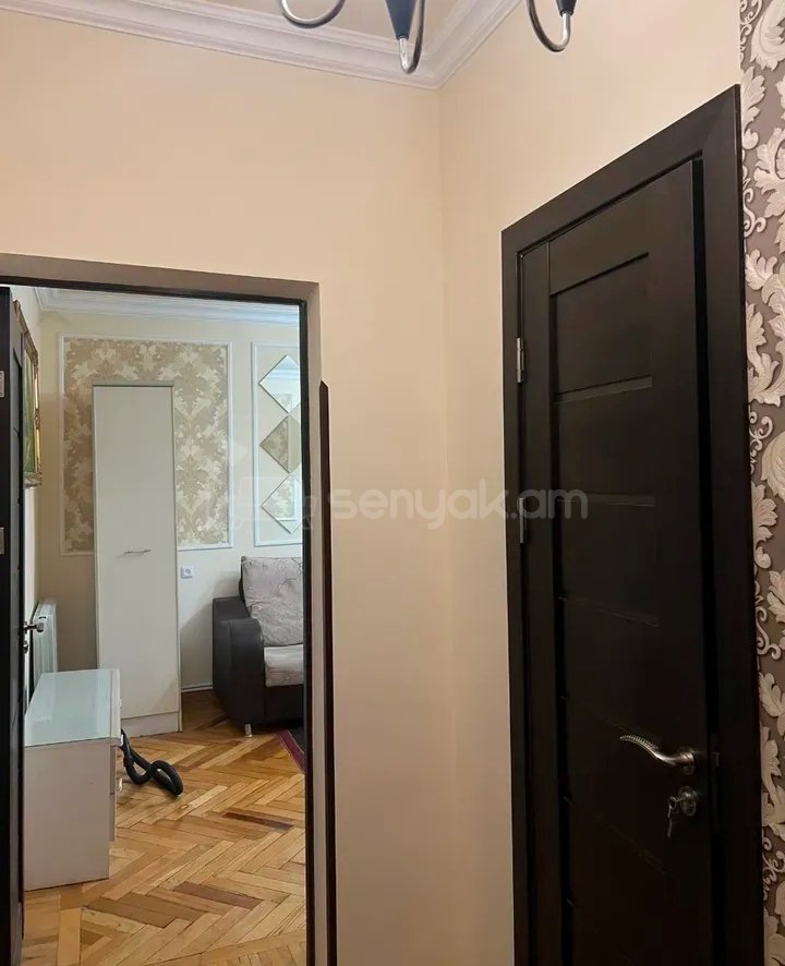 1 Սենյականոց Բնակարան Քարե Շենքում, 44քմ, 4/5 հարկ, Կապիտալ Վերանորոգված