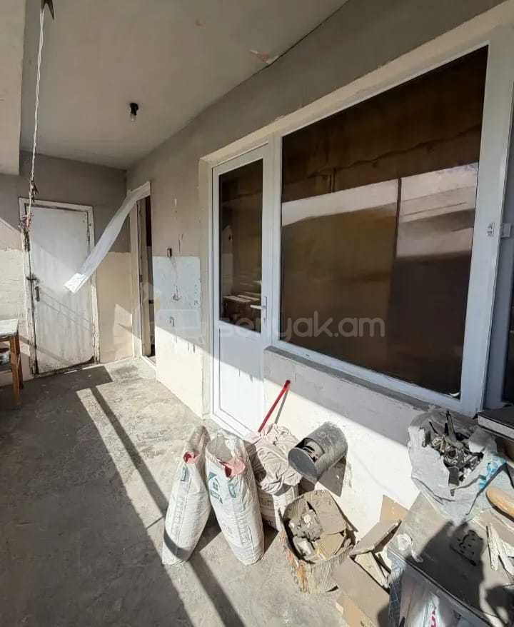 3 Սենյականոց Բնակարան, 70քմ, 2/9 հարկ, Պետական Վիճակում