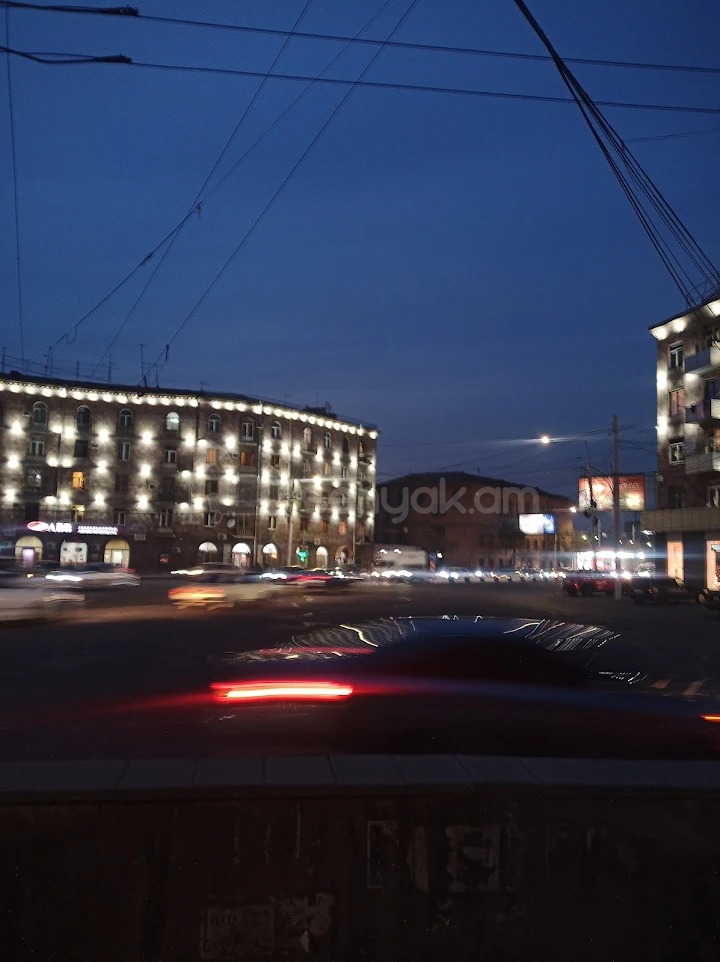 3 Սենյականոց Բնակարան Քարե Շենքում, 85քմ, 1/4 հարկ, Կոսմետիկ Վերանորոգված