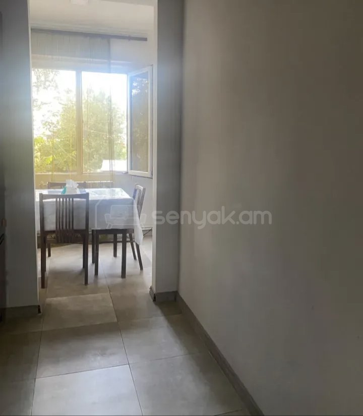 1 Սենյականոց Բնակարան Քարե Շենքում, 56քմ, 3/9 հարկ, Նորմալ Վիճակում, Կահավորված, Արևկող