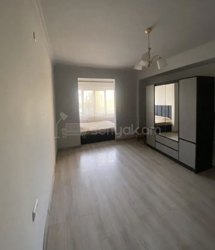 1 Սենյականոց Բնակարան Քարե Շենքում, 56քմ, 3/9 հարկ, Նորմալ Վիճակում, Կահավորված, Արևկող