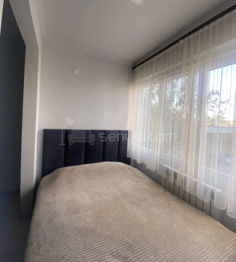 1 Սենյականոց Բնակարան Քարե Շենքում, 56քմ, 3/9 հարկ, Նորմալ Վիճակում, Կահավորված, Արևկող