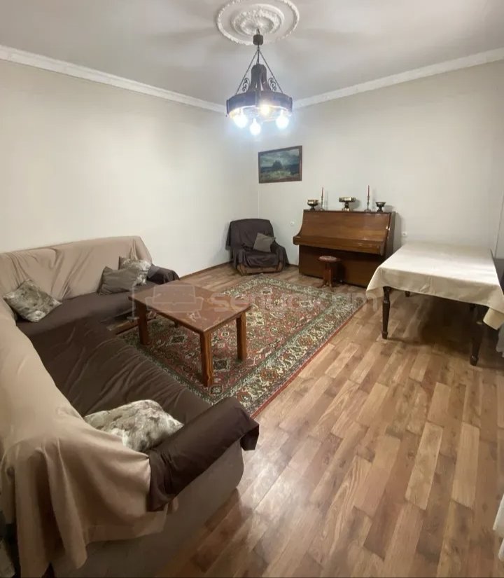 3 Սենյականոց Բնակարան Քարե Շենքում, 77քմ, 1/1 հարկ, Կապիտալ Վերանորոգված, Կահավորված