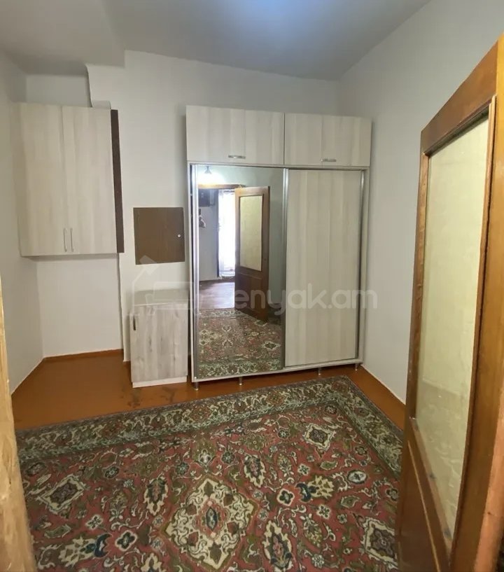 3 Սենյականոց Բնակարան Քարե Շենքում, 77քմ, 1/1 հարկ, Կապիտալ Վերանորոգված, Կահավորված