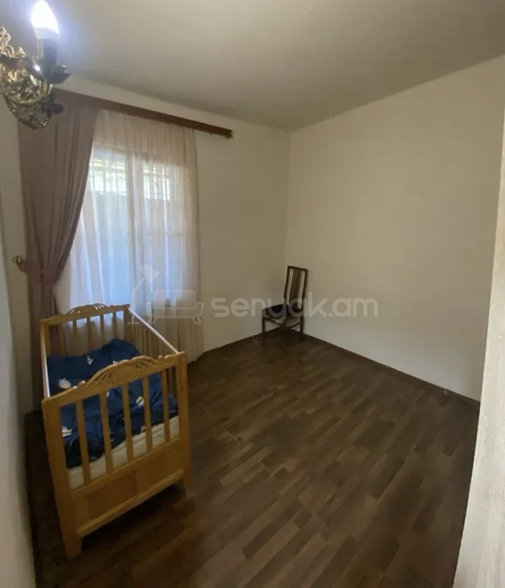3 Սենյականոց Բնակարան Քարե Շենքում, 77քմ, 1/1 հարկ, Կապիտալ Վերանորոգված, Կահավորված