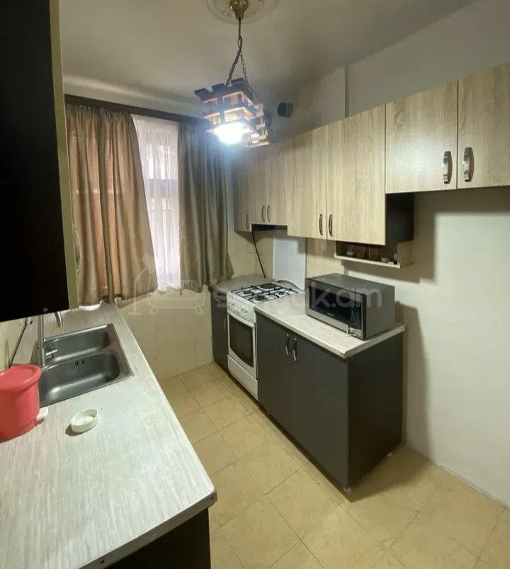 3 Սենյականոց Բնակարան Քարե Շենքում, 77քմ, 1/1 հարկ, Կապիտալ Վերանորոգված, Կահավորված