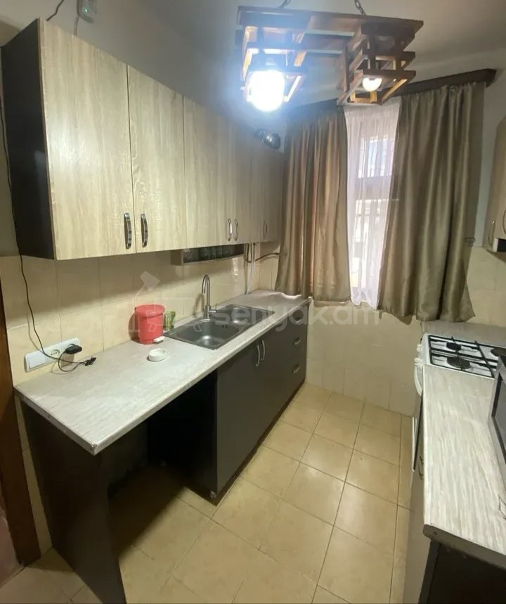 3 Սենյականոց Բնակարան Քարե Շենքում, 77քմ, 1/1 հարկ, Կապիտալ Վերանորոգված, Կահավորված