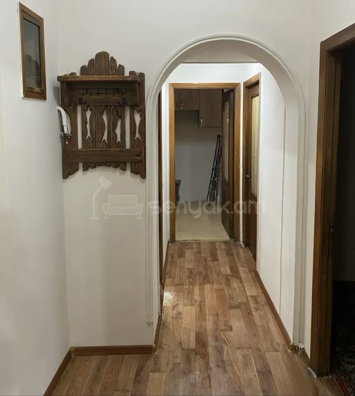 3 Սենյականոց Բնակարան Քարե Շենքում, 77քմ, 1/1 հարկ, Կապիտալ Վերանորոգված, Կահավորված