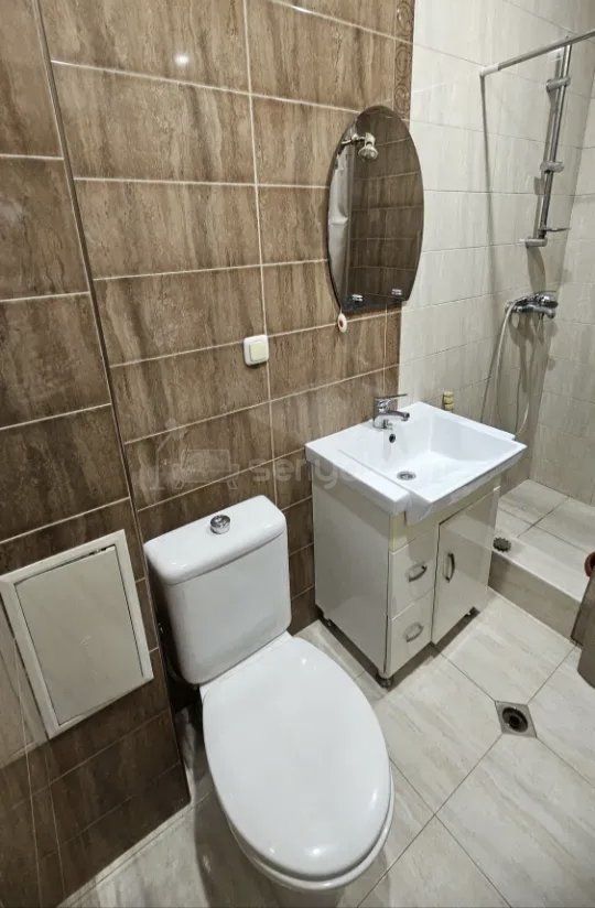 1 Սենյականոց Բնակարան Քարե Շենքում, 44քմ, 2/5 հարկ, Նորմալ Վիճակում, Կահավորված, Արևկող