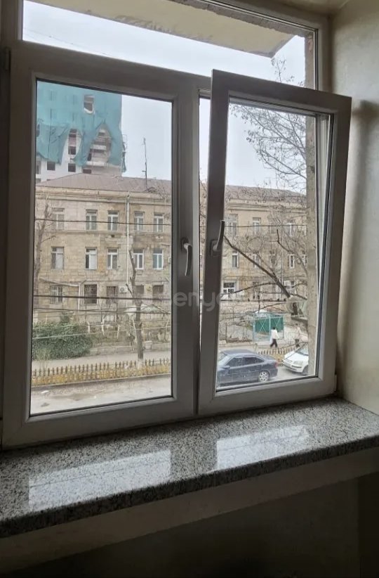 1 Սենյականոց Բնակարան Քարե Շենքում, 44քմ, 2/5 հարկ, Նորմալ Վիճակում, Կահավորված, Արևկող
