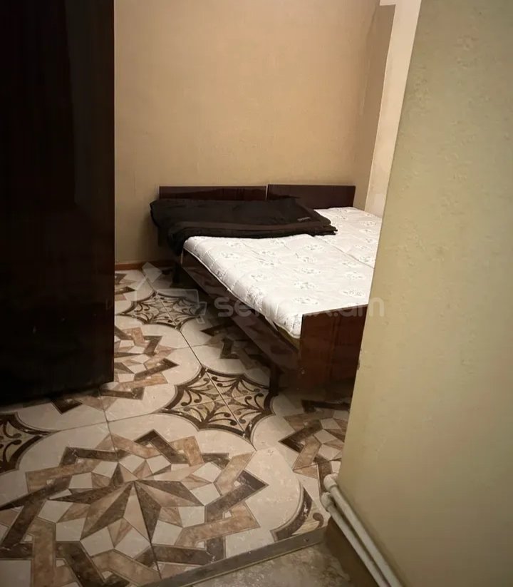2 Սենյականոց Բնակարան Քարե Շենքում, 45քմ, 1/1 հարկ, Նորմալ Վիճակում, Կահավորված, Արևկող