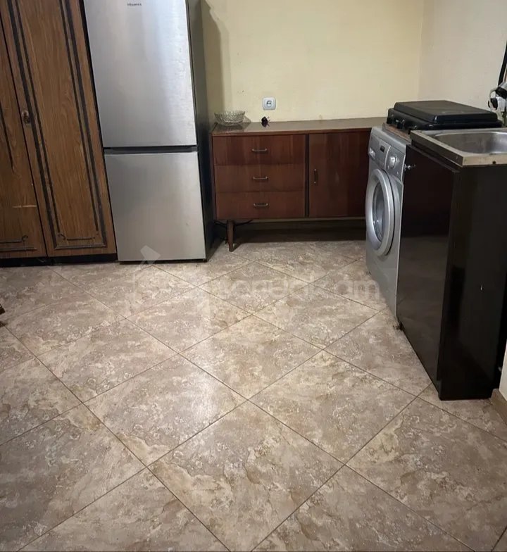 2 Սենյականոց Բնակարան Քարե Շենքում, 45քմ, 1/1 հարկ, Նորմալ Վիճակում, Կահավորված, Արևկող