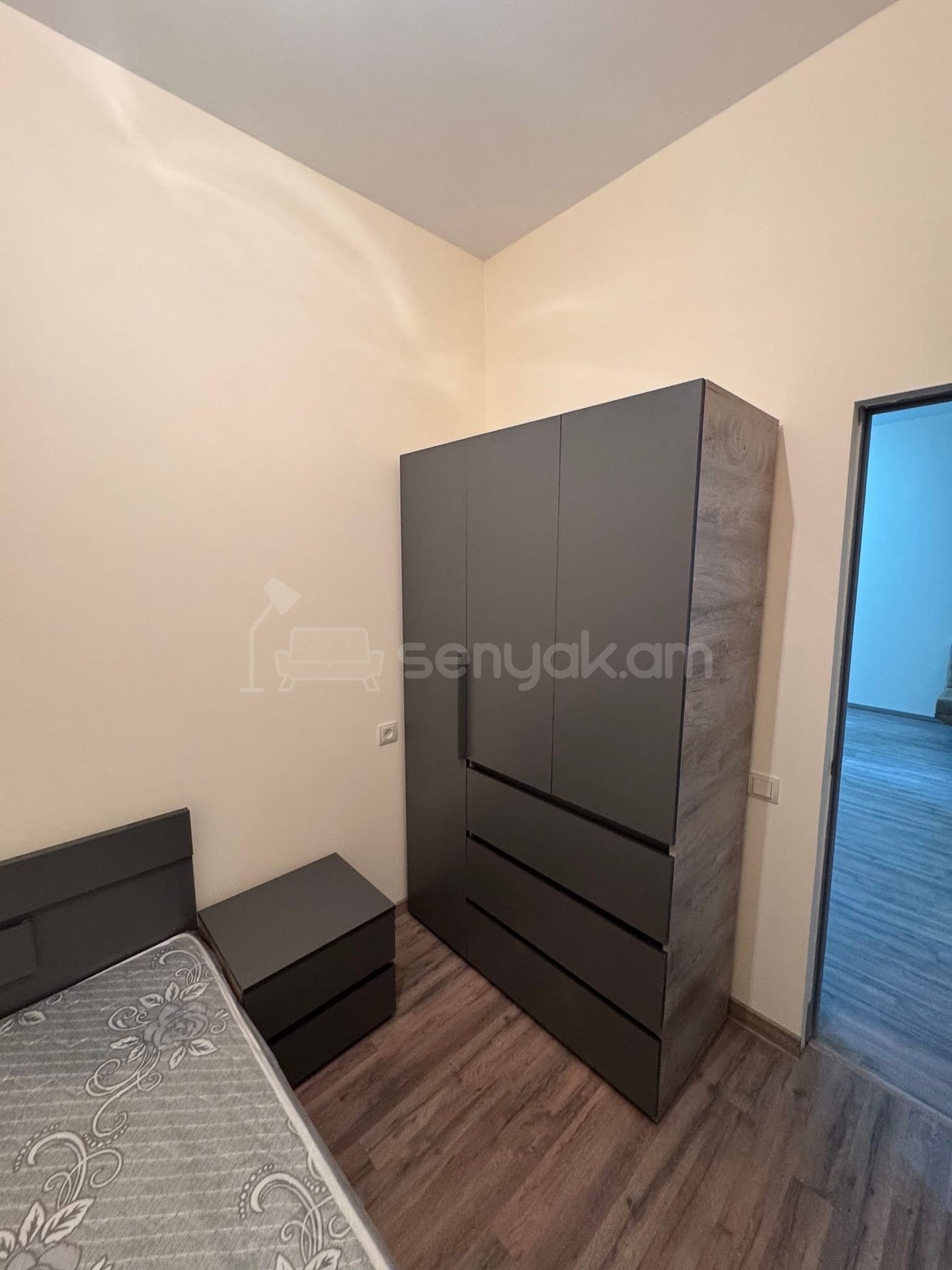 1 Սենյականոց Բնակարան, 33քմ, 1/9 հարկ, Կապիտալ Վերանորոգված, Կահավորված