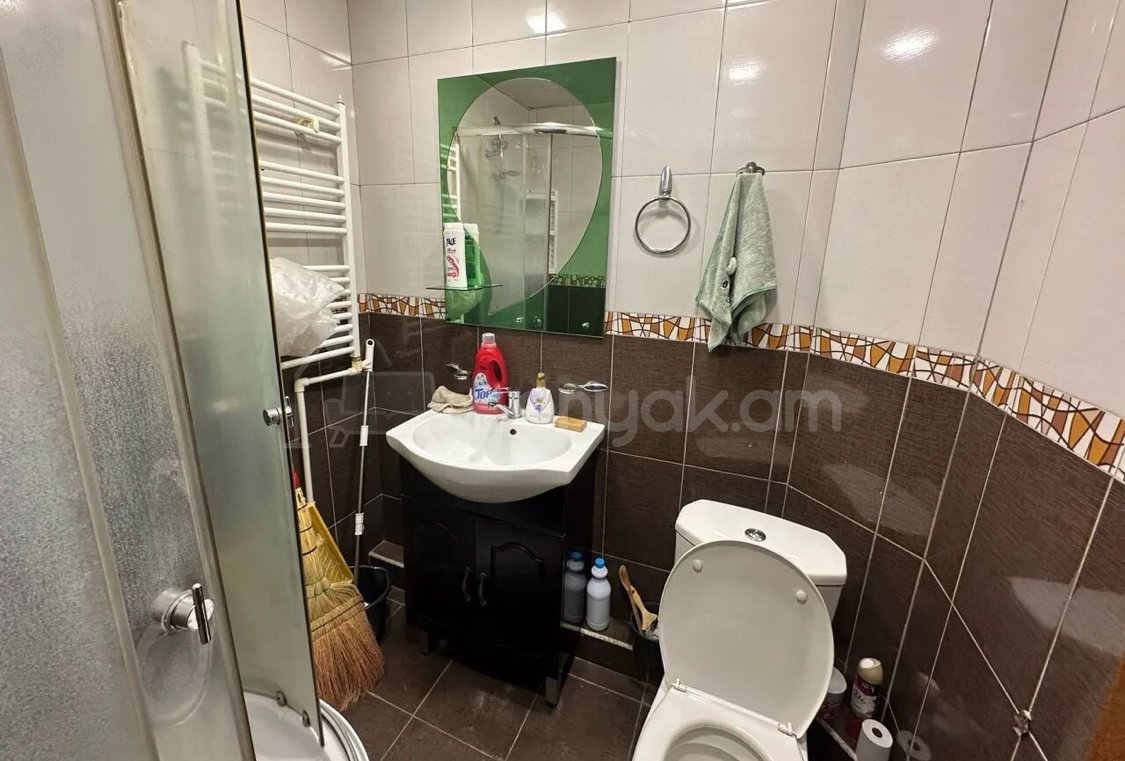 3 Սենյականոց Բնակարան Քարե Շենքում, 80քմ, 1/4 հարկ, Կապիտալ Վերանորոգված, Կահավորված
