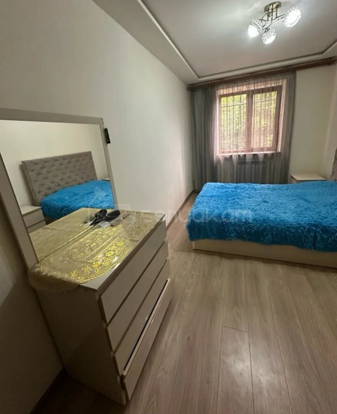 3 Սենյականոց Բնակարան Քարե Շենքում, 80քմ, 1/4 հարկ, Կապիտալ Վերանորոգված, Կահավորված