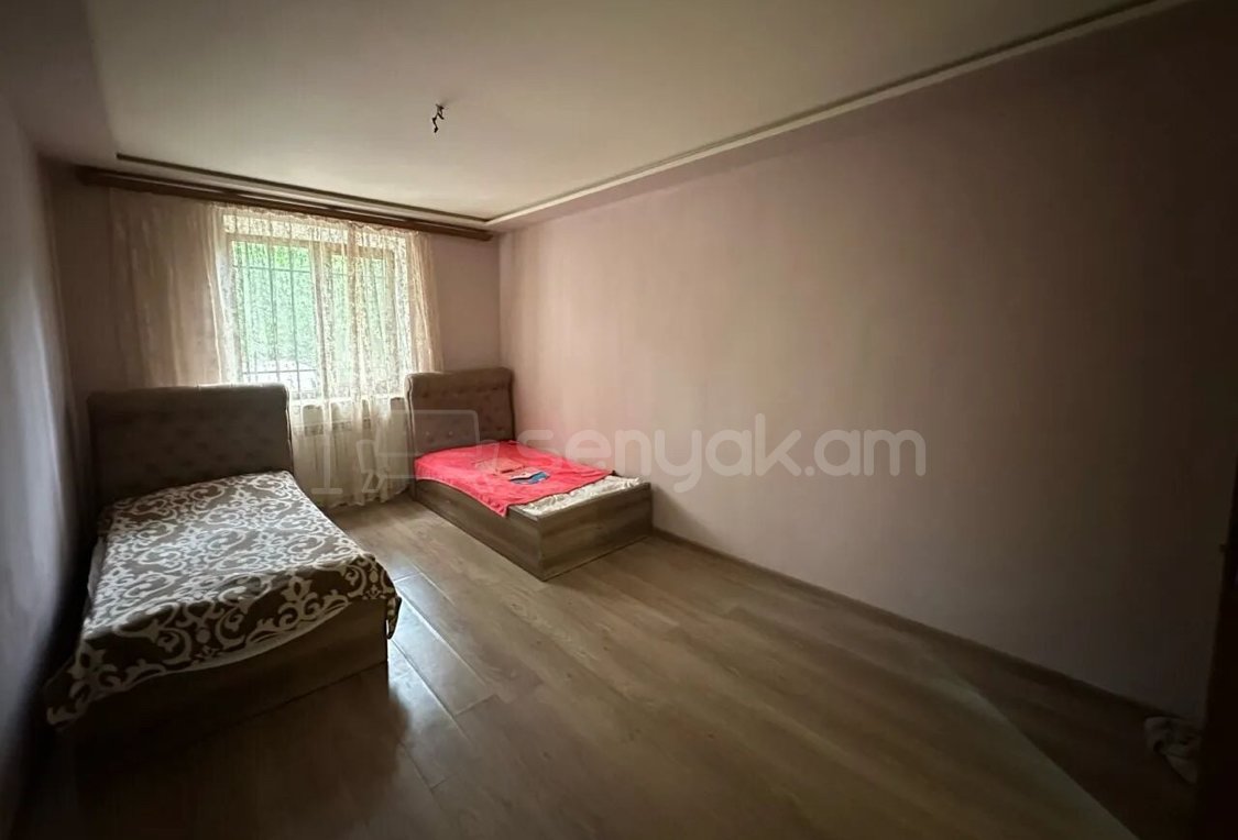 3 Սենյականոց Բնակարան Քարե Շենքում, 80քմ, 1/4 հարկ, Կապիտալ Վերանորոգված, Կահավորված