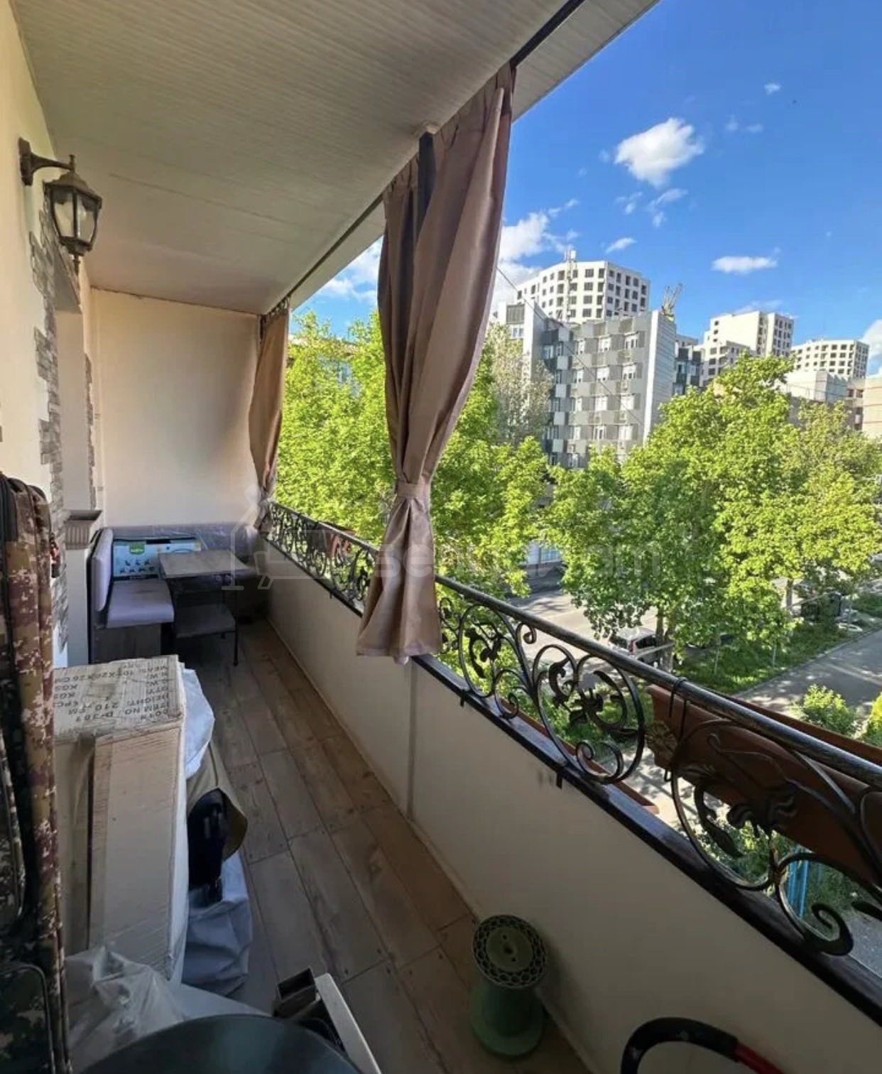 3 Սենյականոց Բնակարան Քարե Շենքում, 85քմ, 4/5 հարկ, Դիզայներական Վերանորոգված
