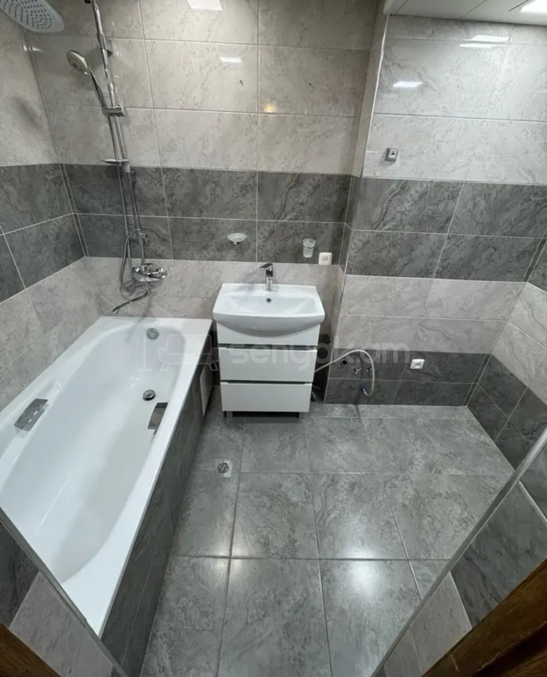 3 Սենյականոց Բնակարան, 76քմ, 3/12 հարկ, Նորմալ Վիճակում