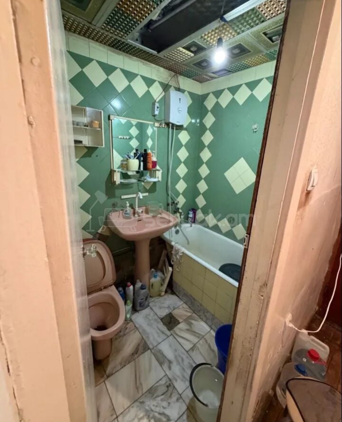 2 Սենյականոց Բնակարան Քարե Շենքում, 41քմ, 4/5 հարկ, Պետական Վիճակում