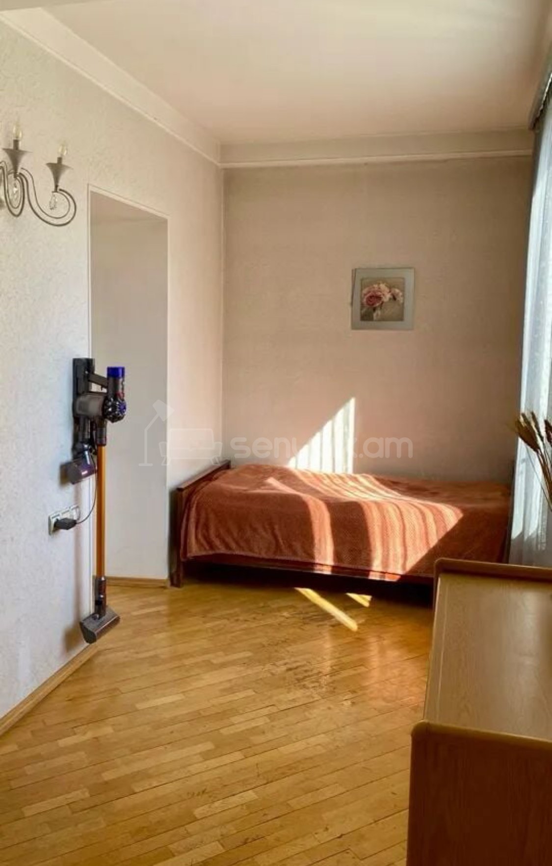 4 Սենյականոց Բնակարան Քարե Շենքում, 120քմ, 3/5 հարկ, Կապիտալ Վերանորոգված