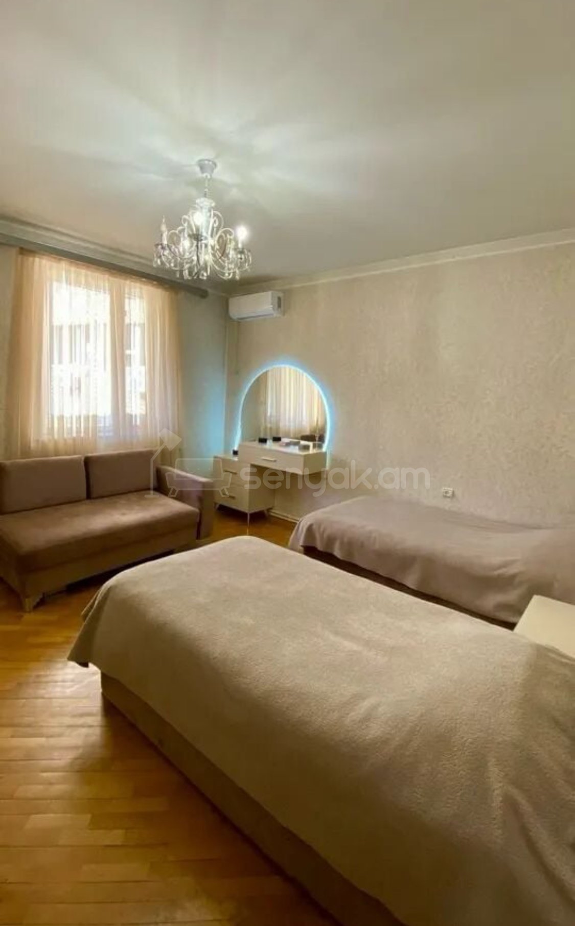 4 Սենյականոց Բնակարան Քարե Շենքում, 120քմ, 3/5 հարկ, Կապիտալ Վերանորոգված