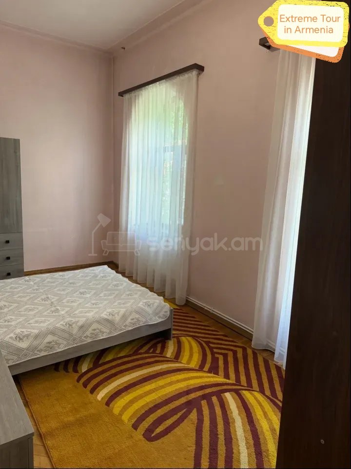 2 Սենյականոց Բնակարան Քարե Շենքում, 60քմ, 2/4 հարկ, Նորմալ Վիճակում, Կահավորված, Արևկող