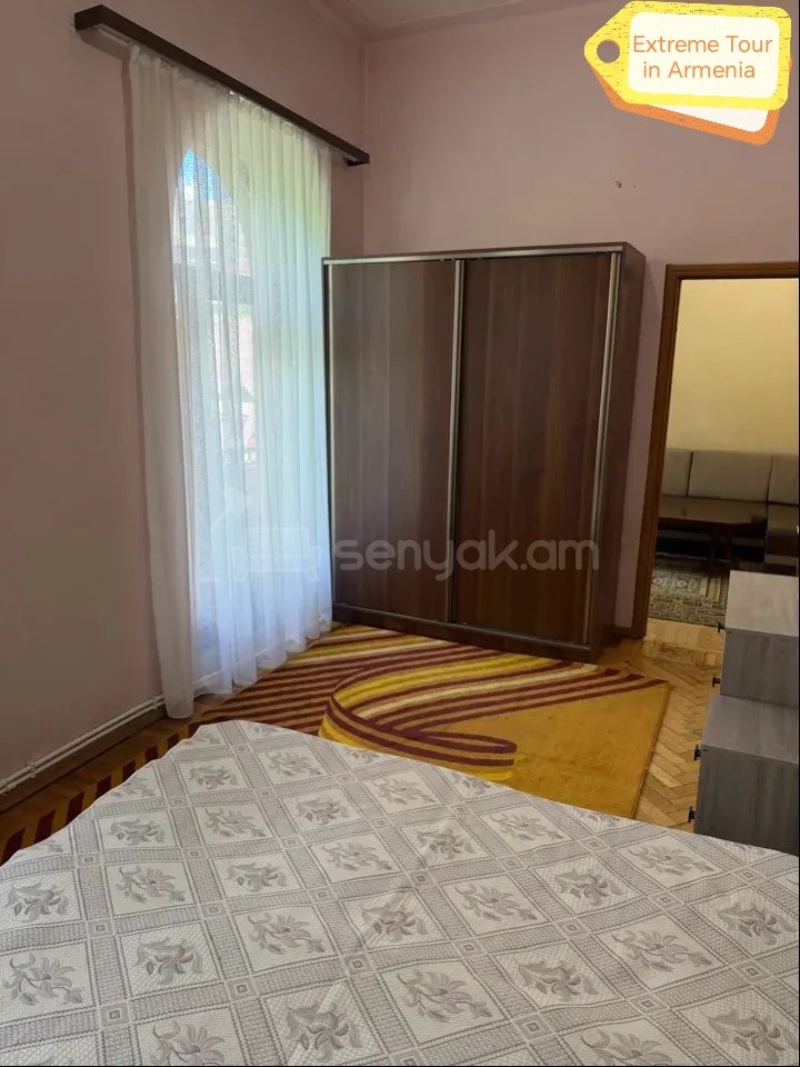 2 Սենյականոց Բնակարան Քարե Շենքում, 60քմ, 2/4 հարկ, Նորմալ Վիճակում, Կահավորված, Արևկող