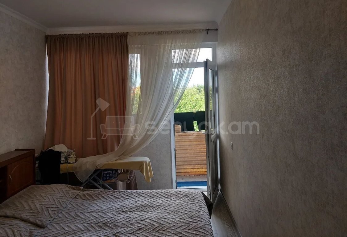 3 Սենյականոց Բնակարան Քարե Շենքում, 67քմ, 3/5 հարկ, Կապիտալ Վերանորոգված