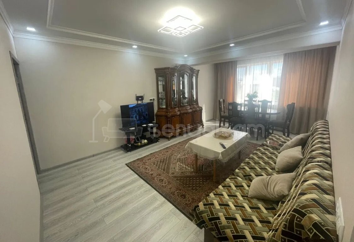 3 Սենյականոց Բնակարան Քարե Շենքում, 67քմ, 3/5 հարկ, Կապիտալ Վերանորոգված