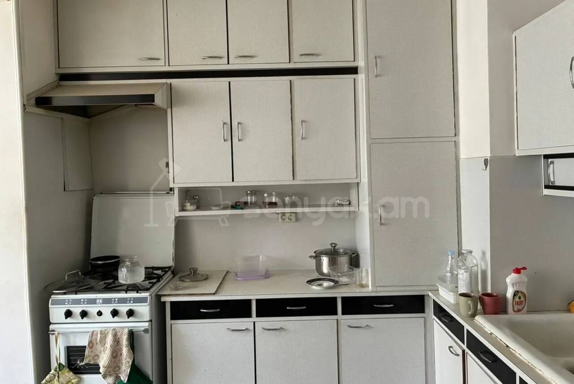 3 Սենյականոց Բնակարան Քարե Շենքում, 64քմ, 2/5 հարկ, Կոսմետիկ Վերանորոգված, Կահավորված