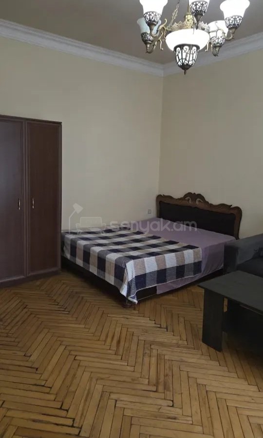 1 Սենյականոց Բնակարան Քարե Շենքում, 37քմ, 4/5 հարկ, Կապիտալ Վերանորոգված, Կահավորված