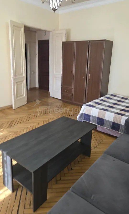 1 Սենյականոց Բնակարան Քարե Շենքում, 37քմ, 4/5 հարկ, Կապիտալ Վերանորոգված, Կահավորված