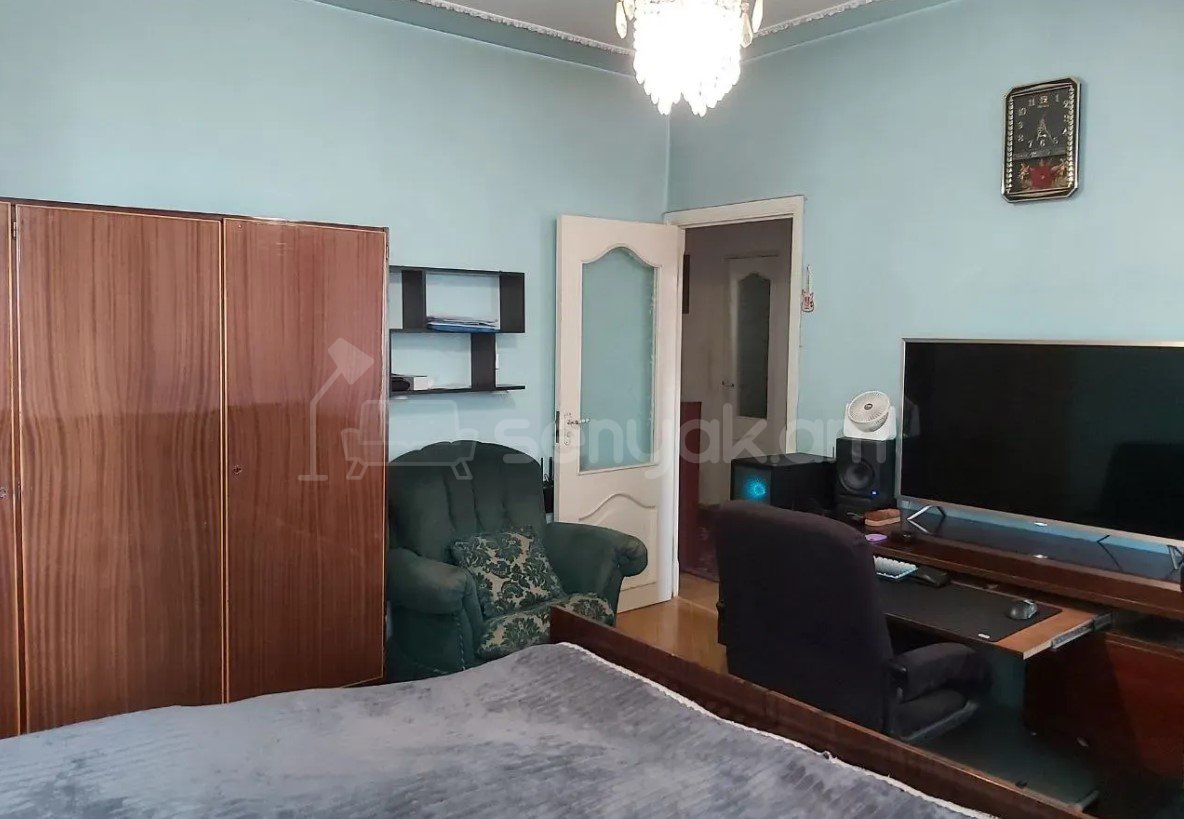 3 Սենյականոց Բնակարան Քարե Շենքում, 72քմ, 2/5 հարկ, Պետական Վիճակում