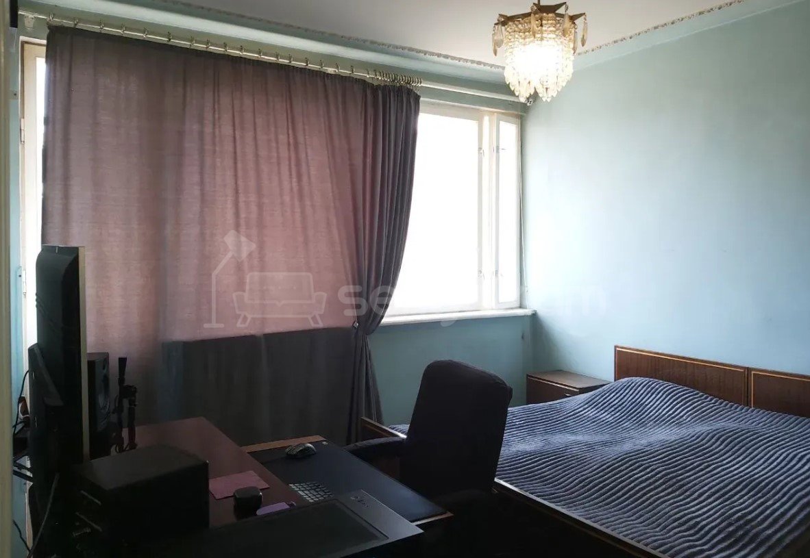 3 Սենյականոց Բնակարան Քարե Շենքում, 72քմ, 2/5 հարկ, Պետական Վիճակում