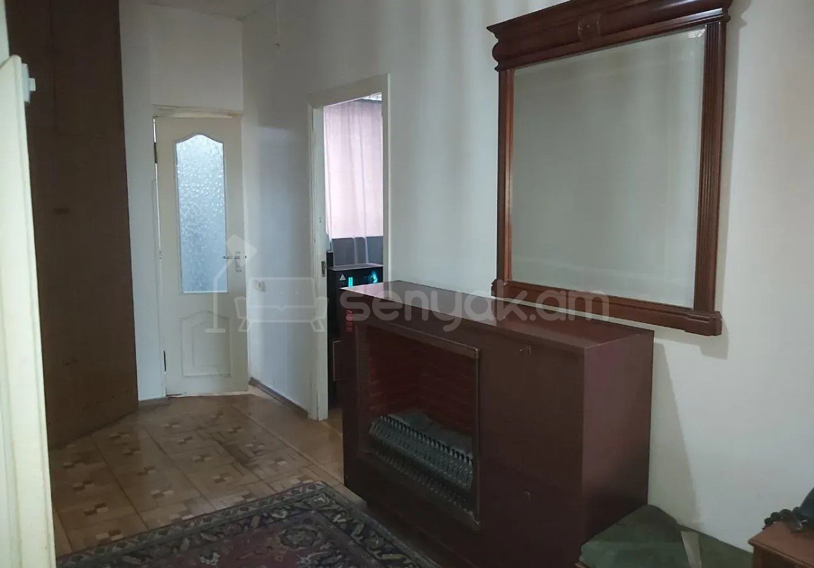 3 Սենյականոց Բնակարան Քարե Շենքում, 72քմ, 2/5 հարկ, Պետական Վիճակում