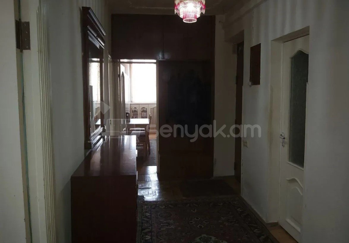 3 Սենյականոց Բնակարան Քարե Շենքում, 72քմ, 2/5 հարկ, Պետական Վիճակում