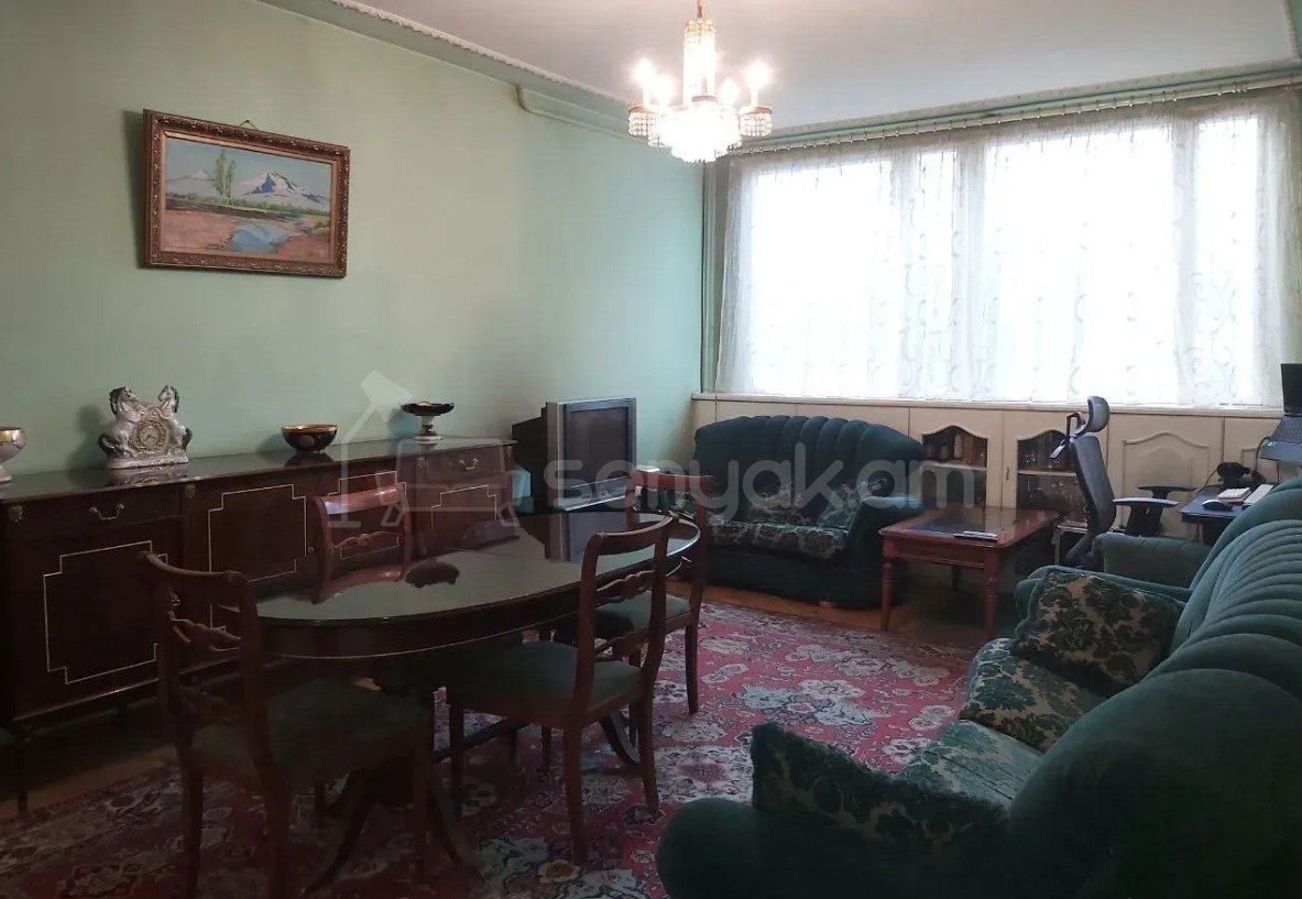 3 Սենյականոց Բնակարան Քարե Շենքում, 72քմ, 2/5 հարկ, Պետական Վիճակում