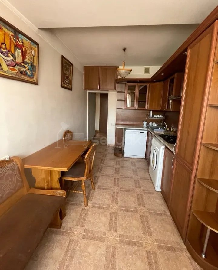 3 Սենյականոց Բնակարան Քարե Շենքում, 96քմ, 4/9 հարկ, Կապիտալ Վերանորոգված, Կահավորված