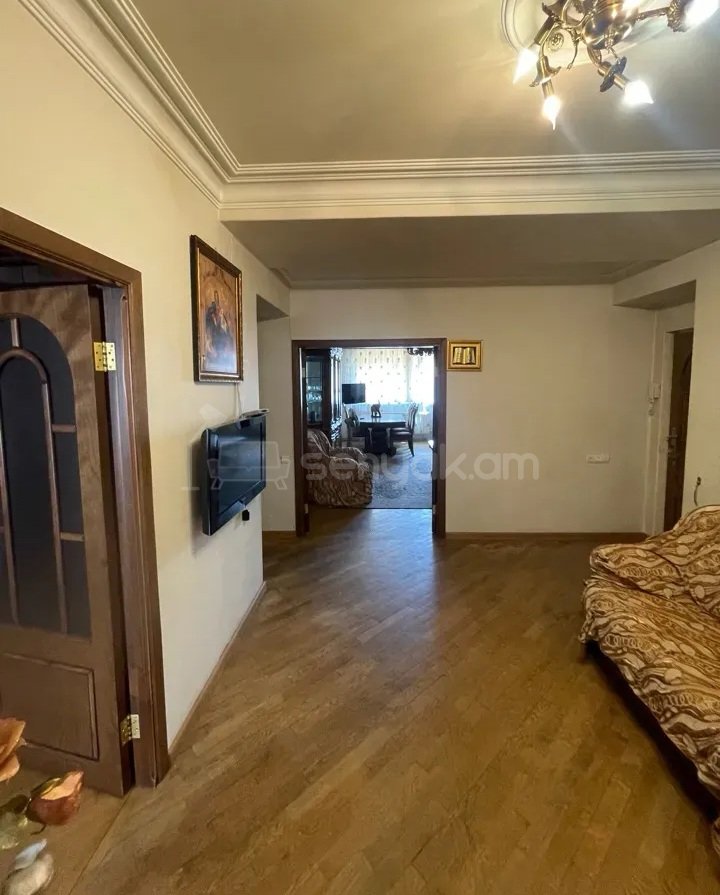 3 Սենյականոց Բնակարան Քարե Շենքում, 96քմ, 4/9 հարկ, Կապիտալ Վերանորոգված, Կահավորված