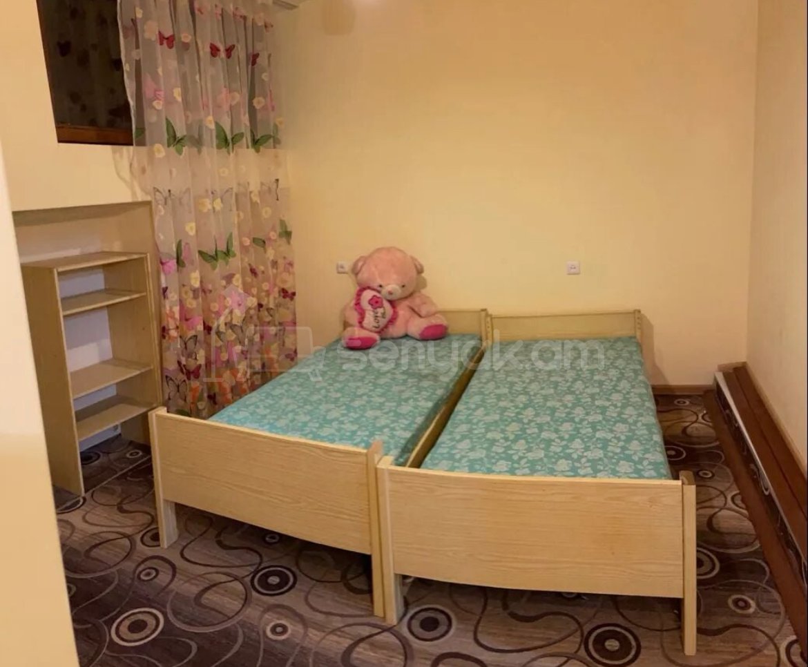 3 Սենյականոց Բնակարան Քարե Շենքում, 89քմ, 6/6 հարկ, Կապիտալ Վերանորոգված, Կահավորված