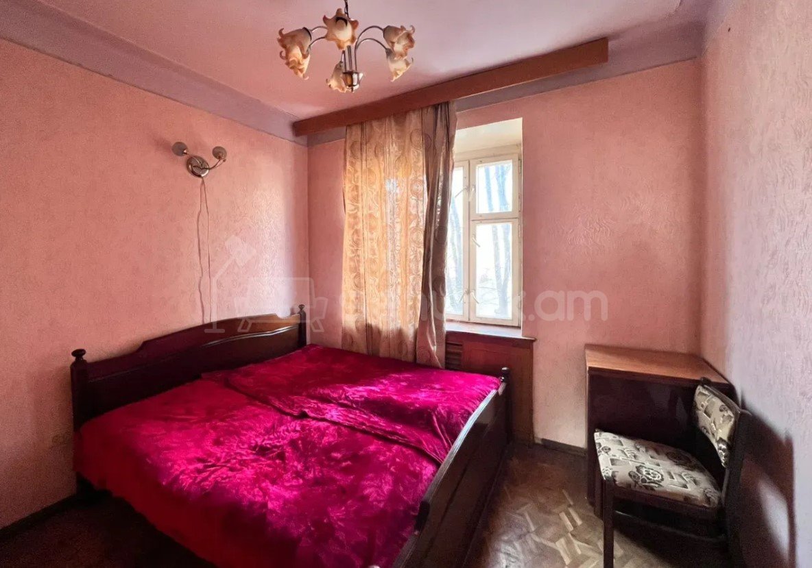 2 Սենյականոց Բնակարան Քարե Շենքում, 56քմ, 3/5 հարկ, Պետական Վիճակում